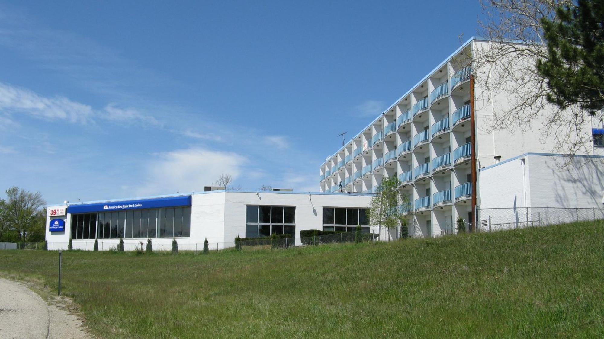 Howard Johnson By Wyndham Saint Joseph Benton Harbor Esterno foto