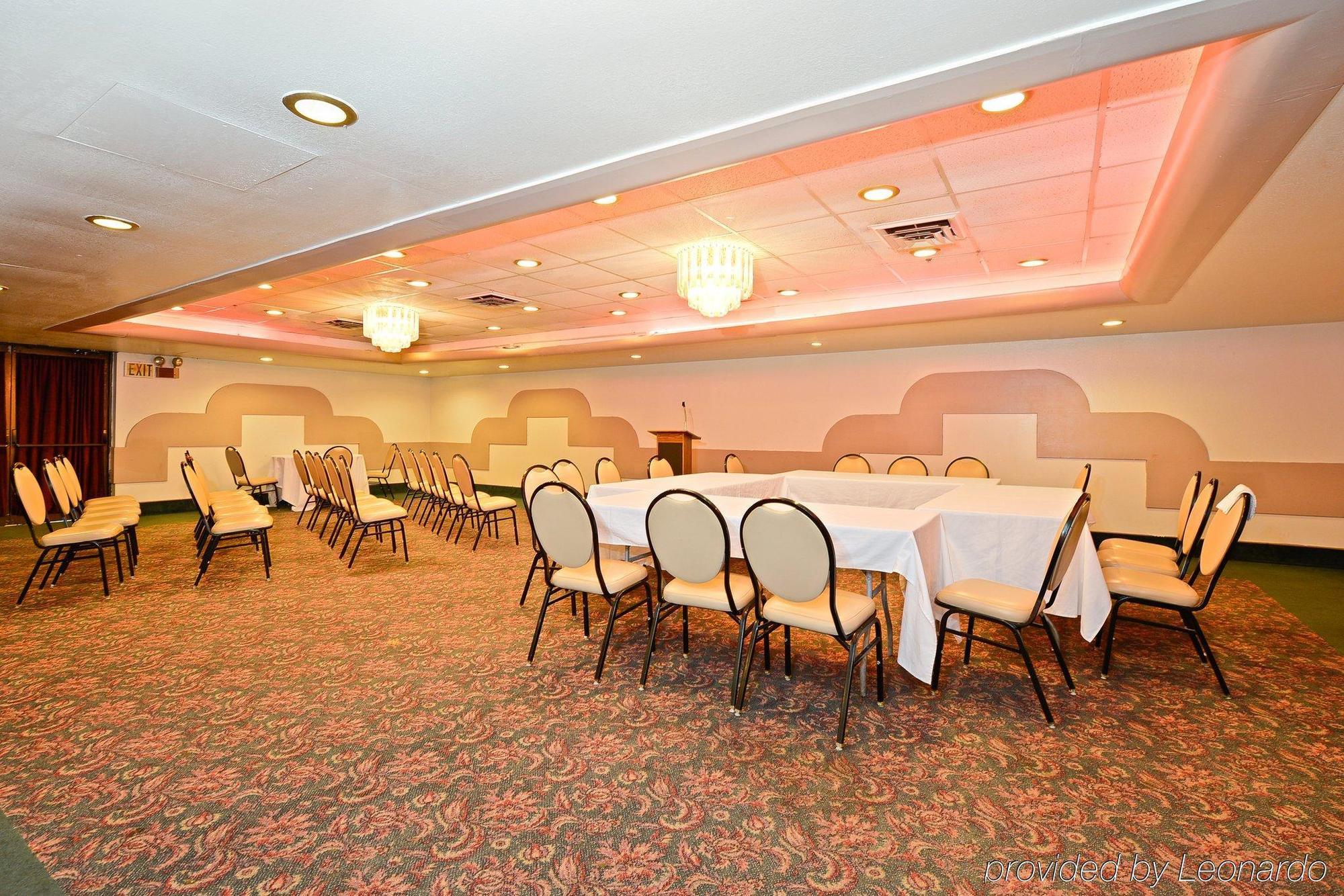 Howard Johnson By Wyndham Saint Joseph Benton Harbor Affari foto