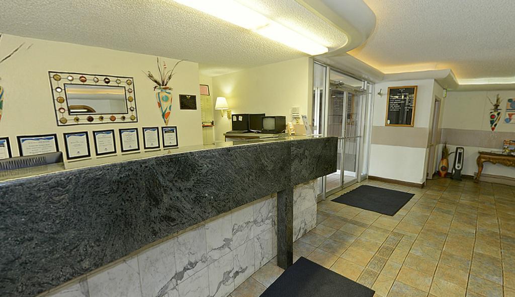 Howard Johnson By Wyndham Saint Joseph Benton Harbor Esterno foto
