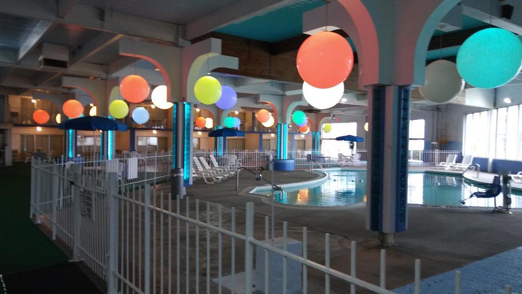Howard Johnson By Wyndham Saint Joseph Benton Harbor Esterno foto