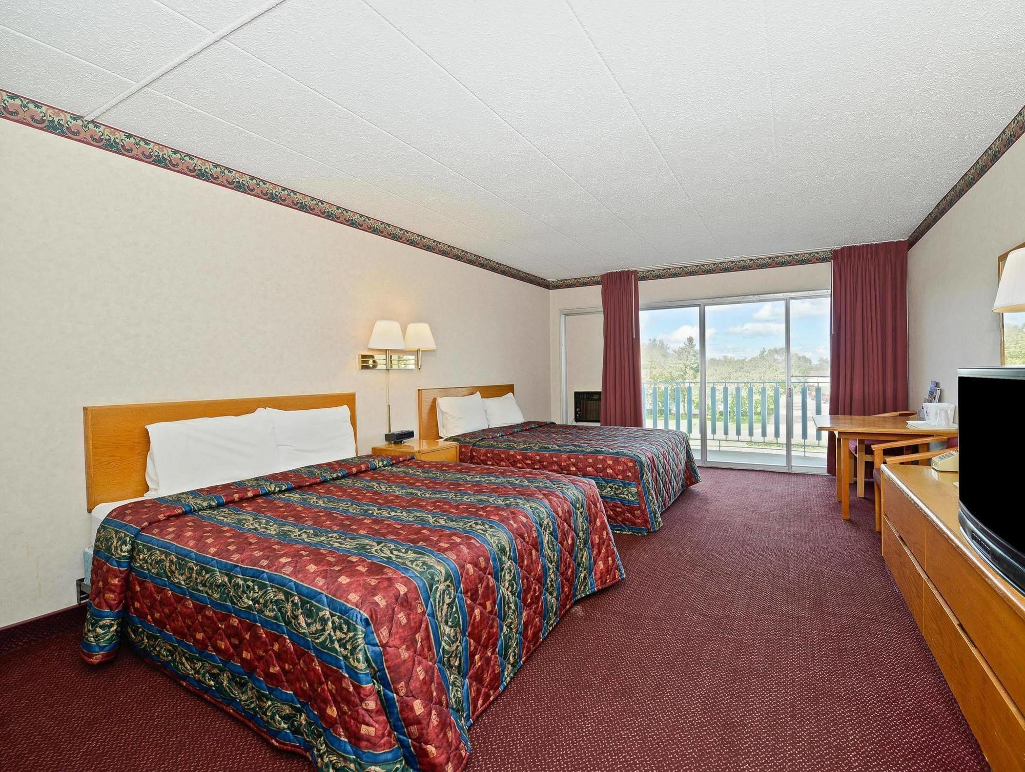 Howard Johnson By Wyndham Saint Joseph Benton Harbor Esterno foto