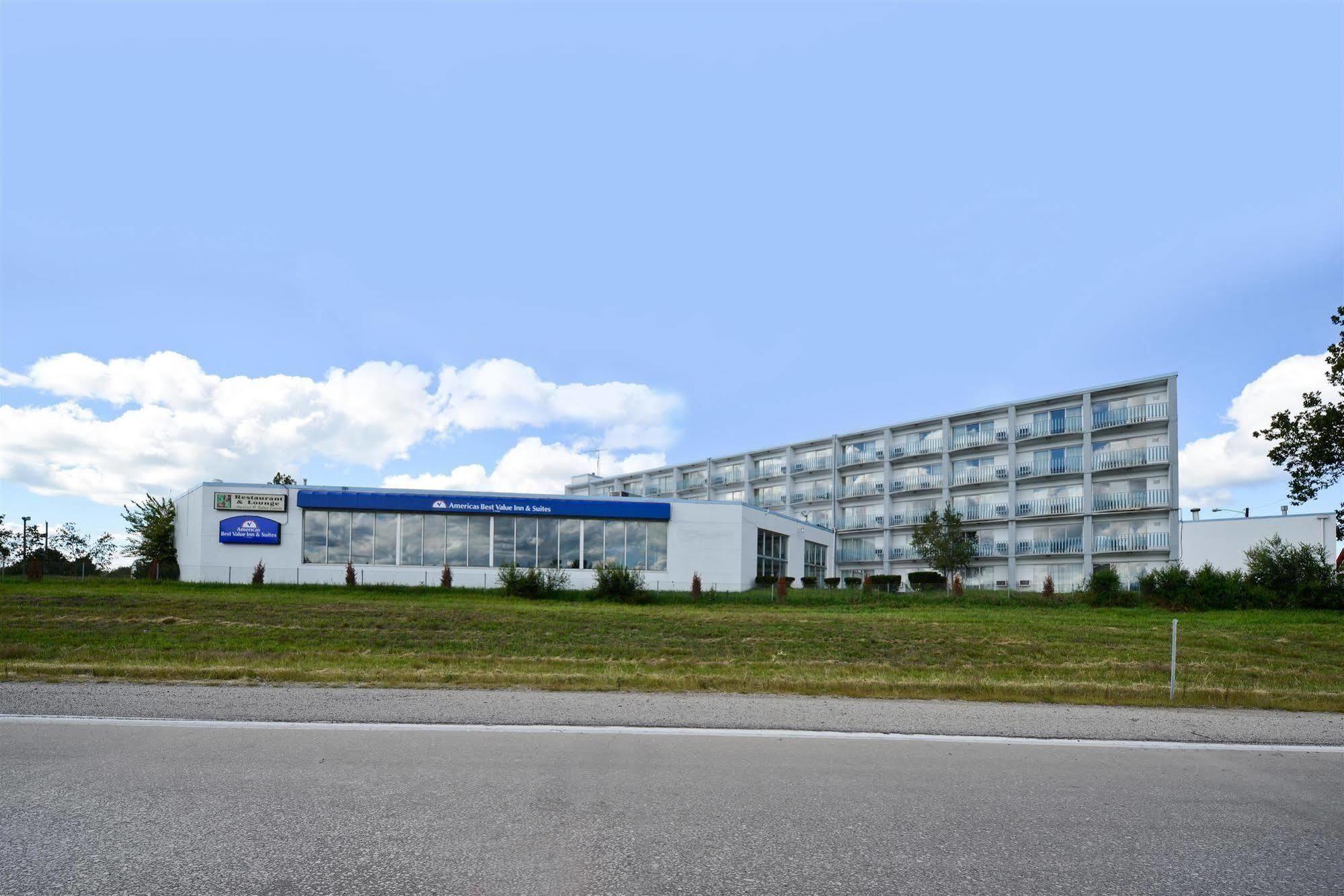 Howard Johnson By Wyndham Saint Joseph Benton Harbor Esterno foto