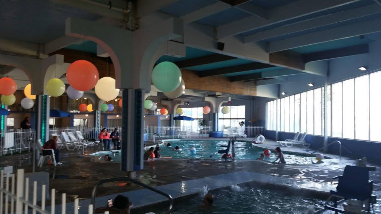 Howard Johnson By Wyndham Saint Joseph Benton Harbor Esterno foto